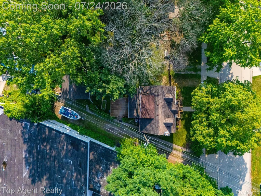 23457 Buckingham Street Clinton Charter Township MI 48036