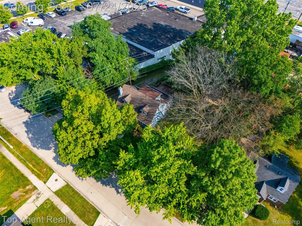 23457 Buckingham Street Clinton Charter Township MI 48036