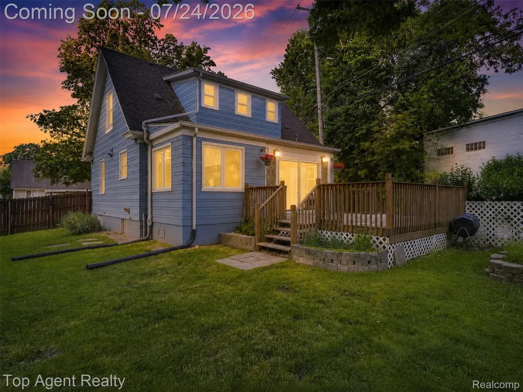 23457 Buckingham Street Clinton Charter Township MI 48036