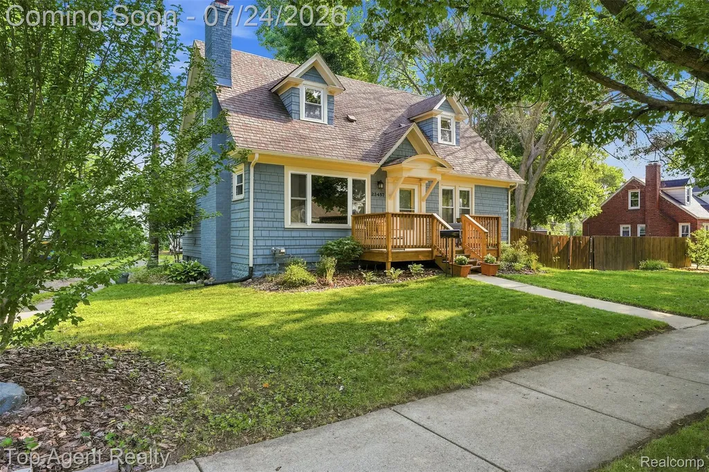 23457 Buckingham Street Clinton Charter Township MI 48036