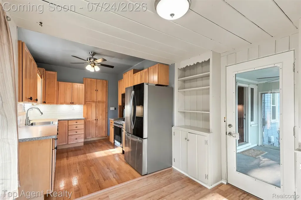 23457 Buckingham Street Clinton Charter Township MI 48036