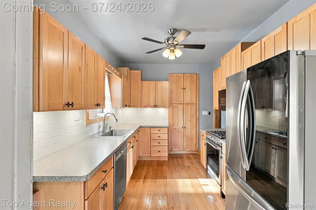 23457 Buckingham Street Clinton Charter Township MI 48036