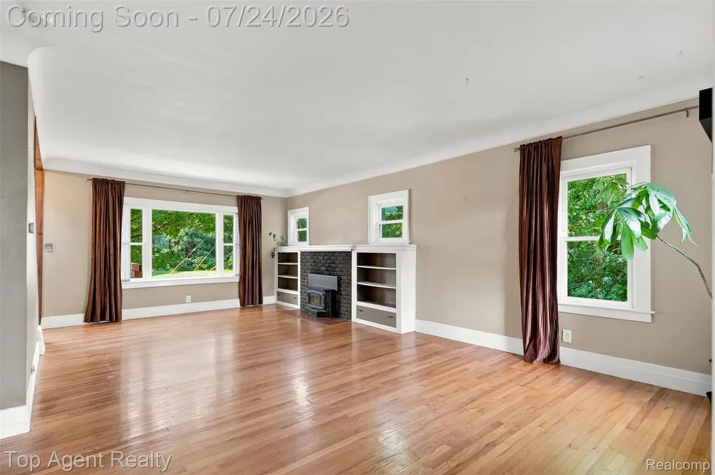 23457 Buckingham Street Clinton Charter Township MI 48036