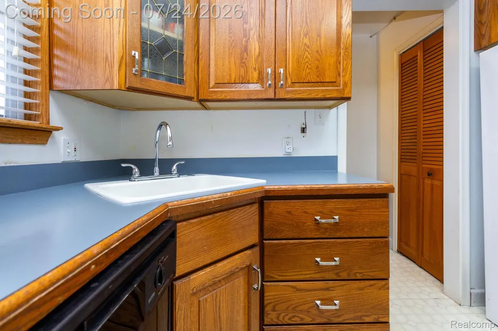 20633 Lockwood Street Taylor City MI 48180