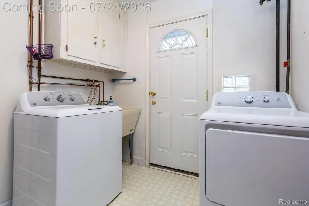 20633 Lockwood Street Taylor City MI 48180