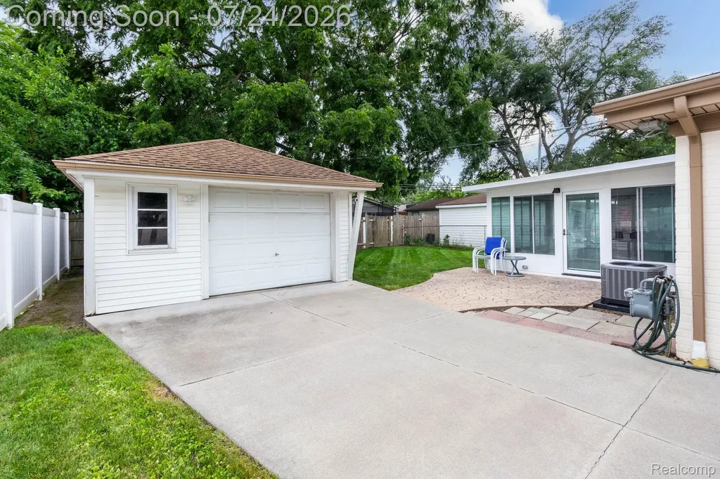 20633 Lockwood Street Taylor City MI 48180