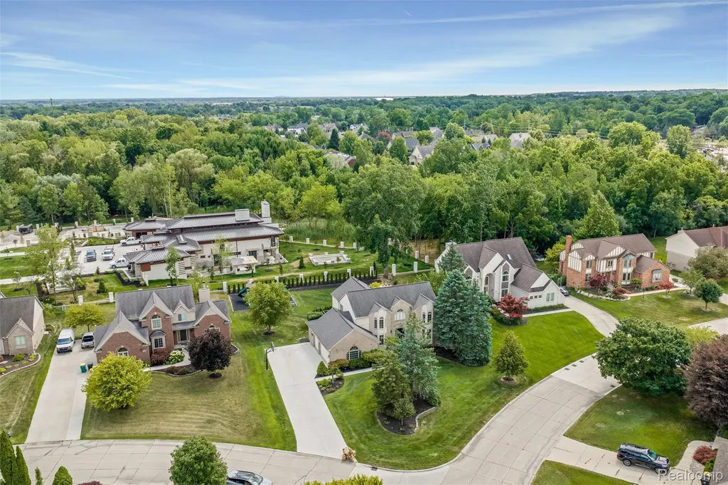 37071 Aspen Drive Farmington Hills City MI 48335