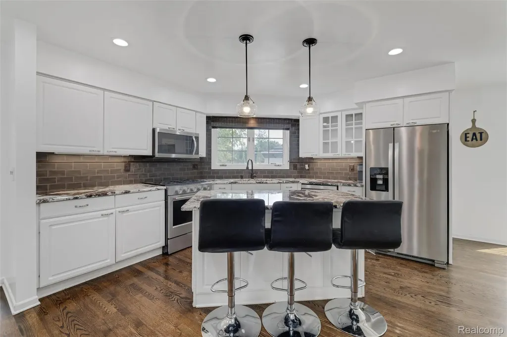 37071 Aspen Drive Farmington Hills City MI 48335