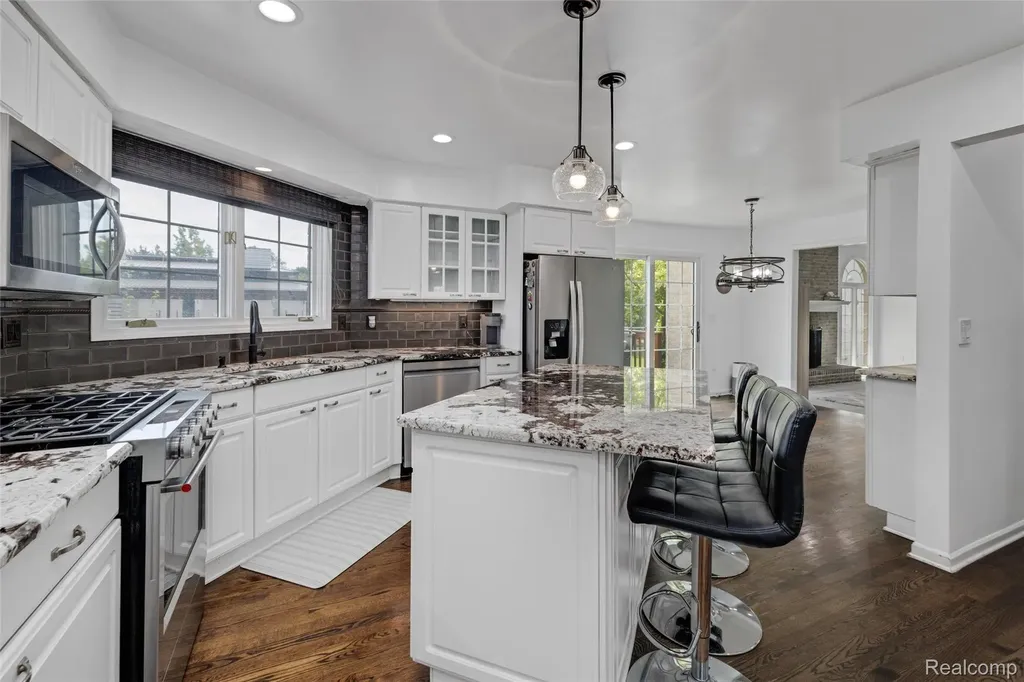 37071 Aspen Drive Farmington Hills City MI 48335