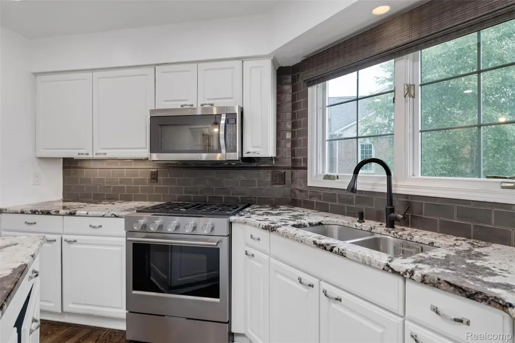 37071 Aspen Drive Farmington Hills City MI 48335