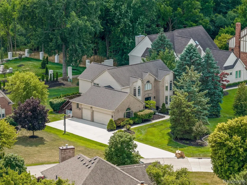 37071 Aspen Drive Farmington Hills City MI 48335