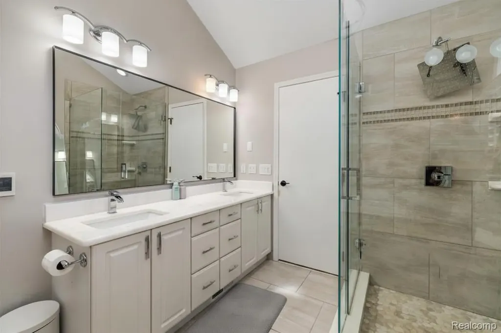37071 Aspen Drive Farmington Hills City MI 48335