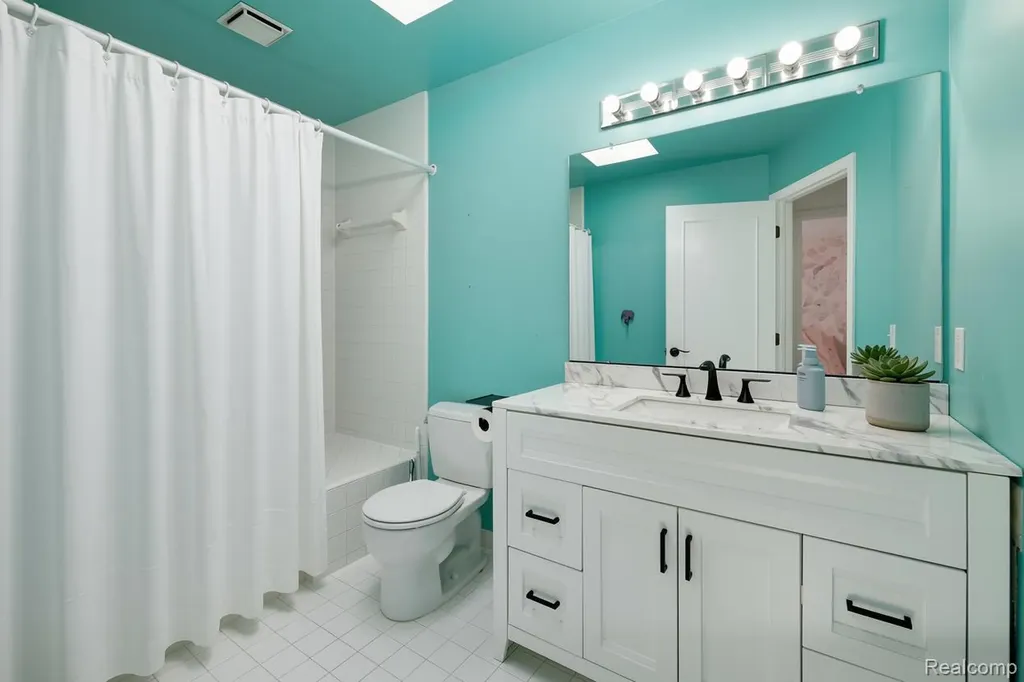 37071 Aspen Drive Farmington Hills City MI 48335
