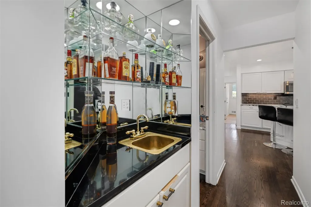 37071 Aspen Drive Farmington Hills City MI 48335