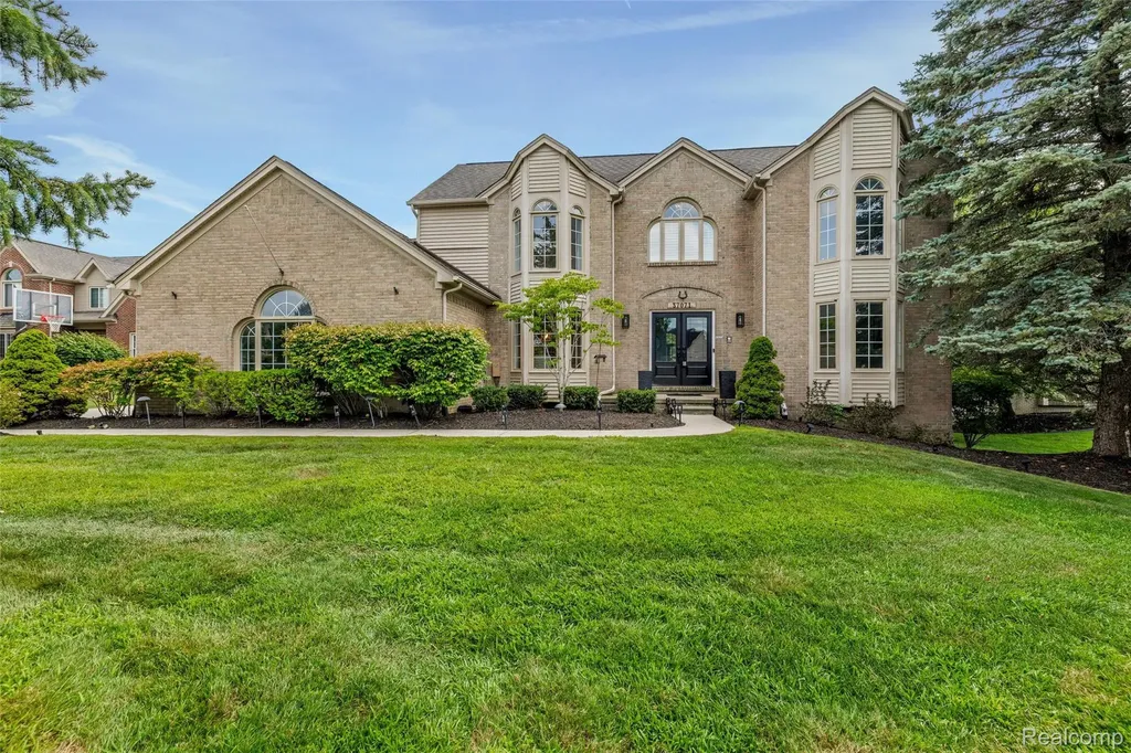 37071 Aspen Drive Farmington Hills City MI 48335