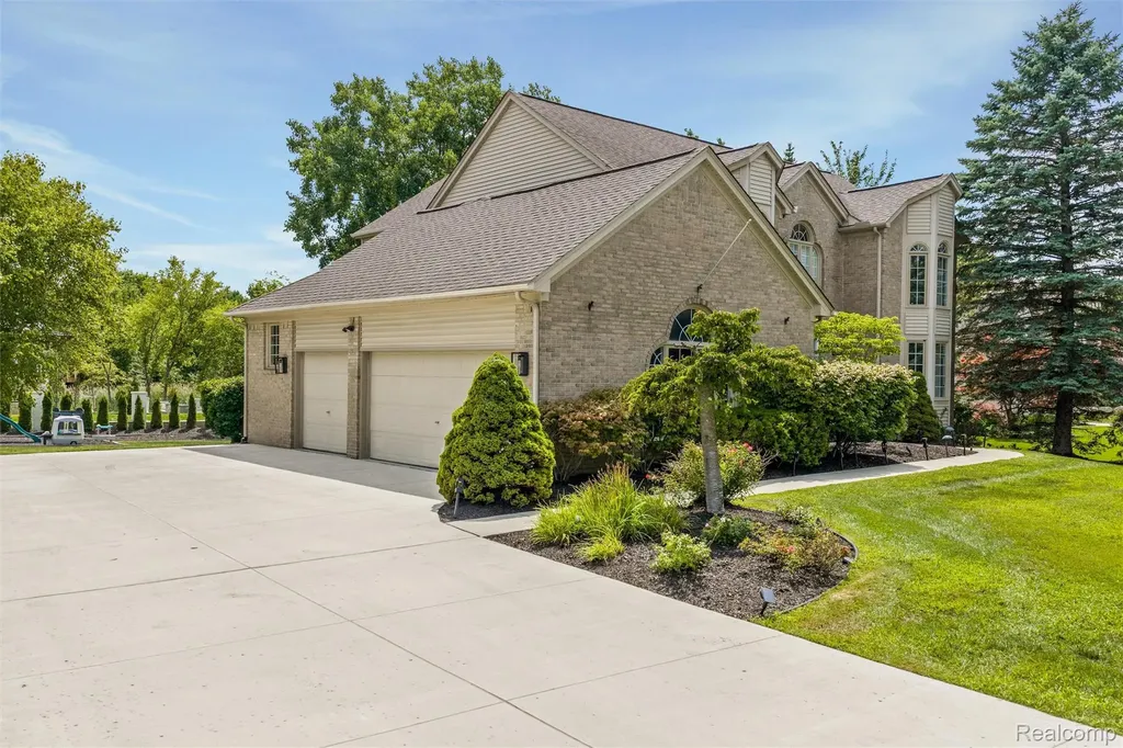37071 Aspen Drive Farmington Hills City MI 48335