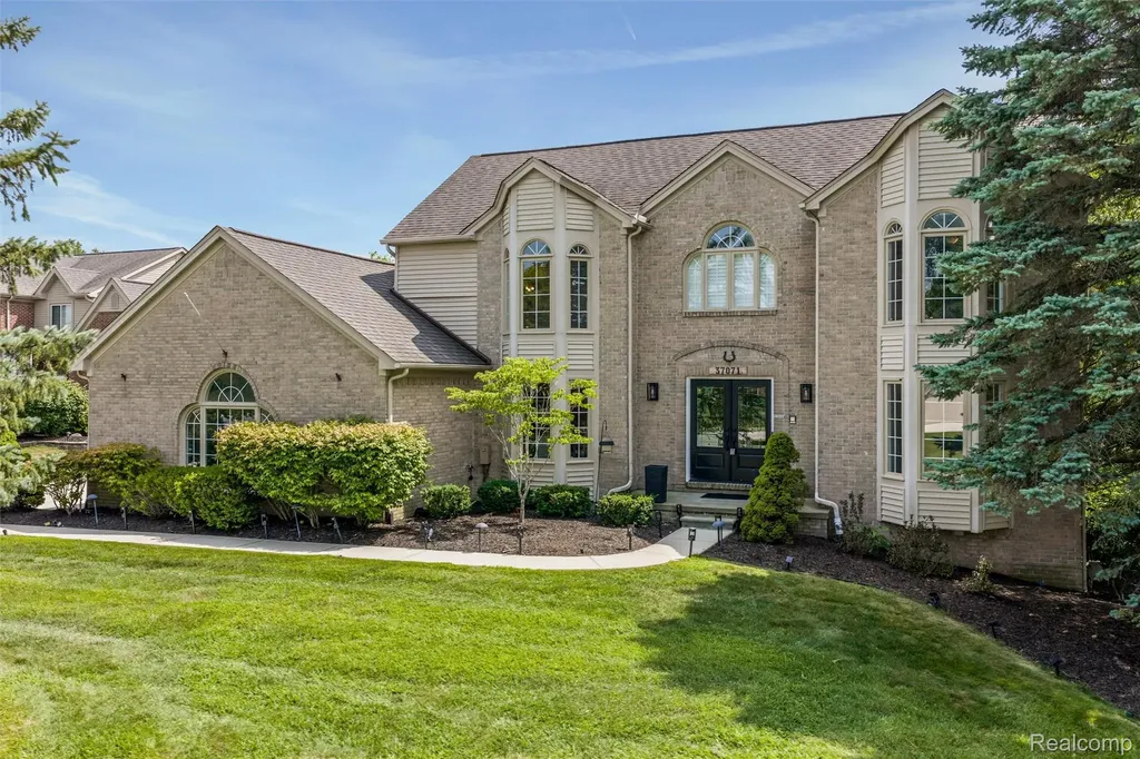 37071 Aspen Drive Farmington Hills City MI 48335