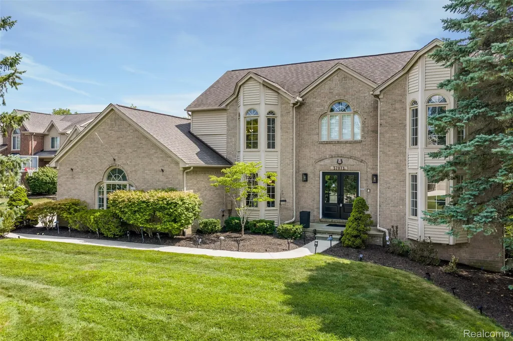 37071 Aspen Drive Farmington Hills City MI 48335