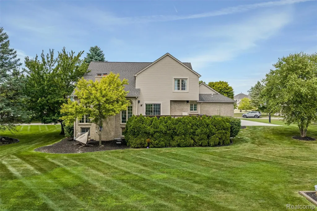 37071 Aspen Drive Farmington Hills City MI 48335