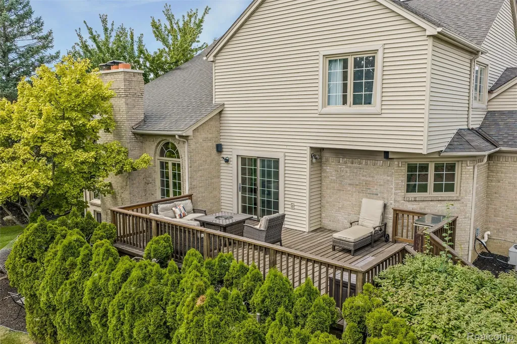 37071 Aspen Drive Farmington Hills City MI 48335