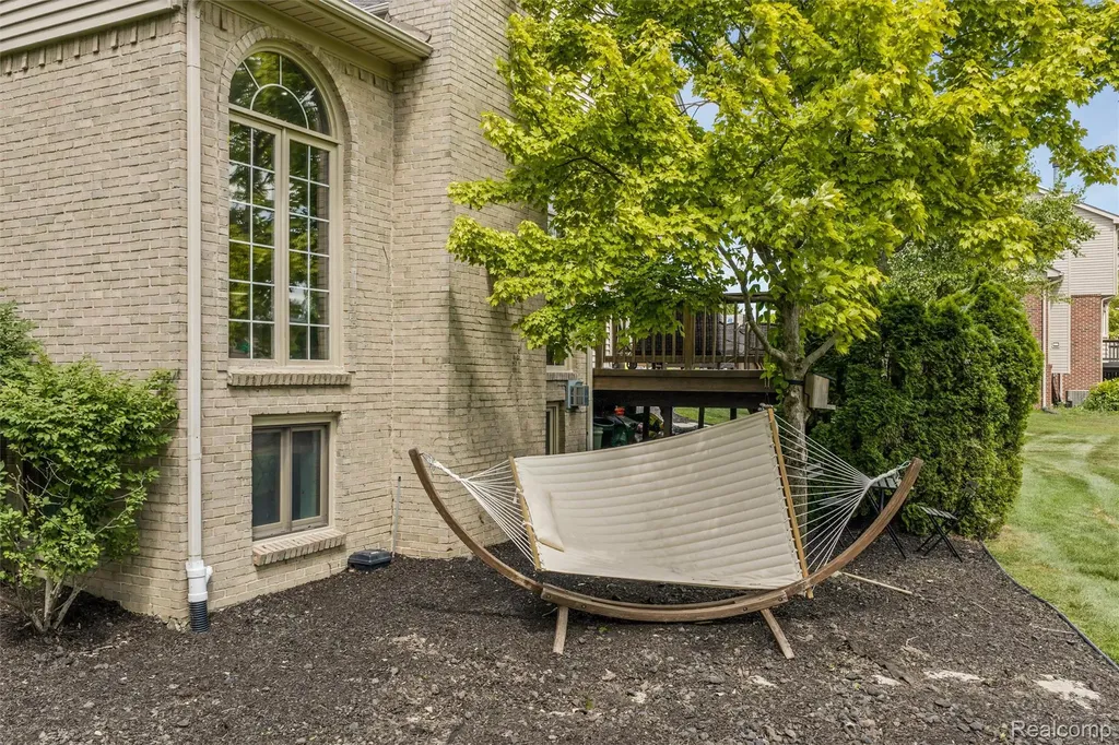 37071 Aspen Drive Farmington Hills City MI 48335