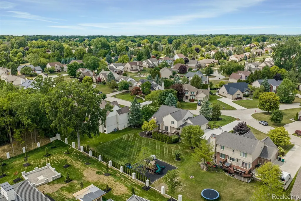 37071 Aspen Drive Farmington Hills City MI 48335