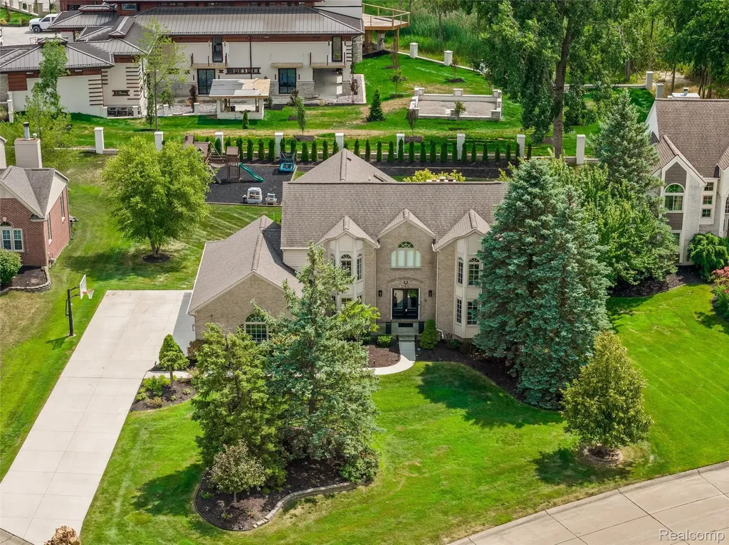 37071 Aspen Drive Farmington Hills City MI 48335