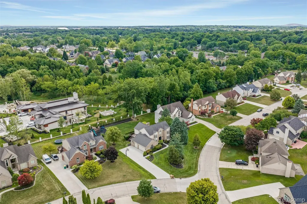 37071 Aspen Drive Farmington Hills City MI 48335
