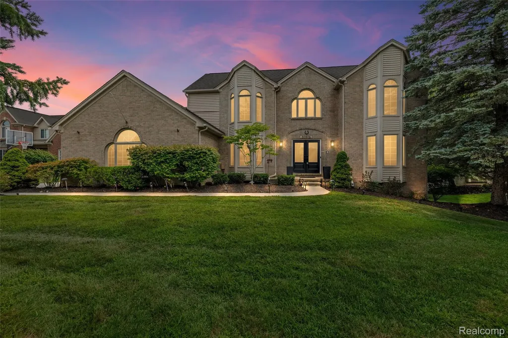 37071 Aspen Drive Farmington Hills City MI 48335