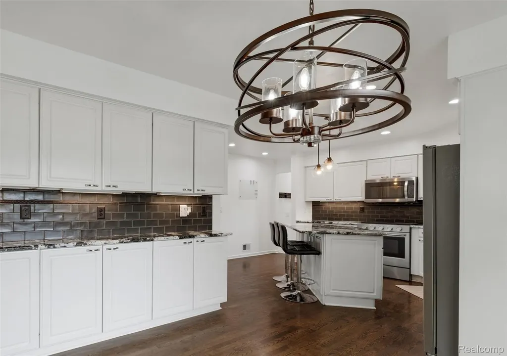 37071 Aspen Drive Farmington Hills City MI 48335