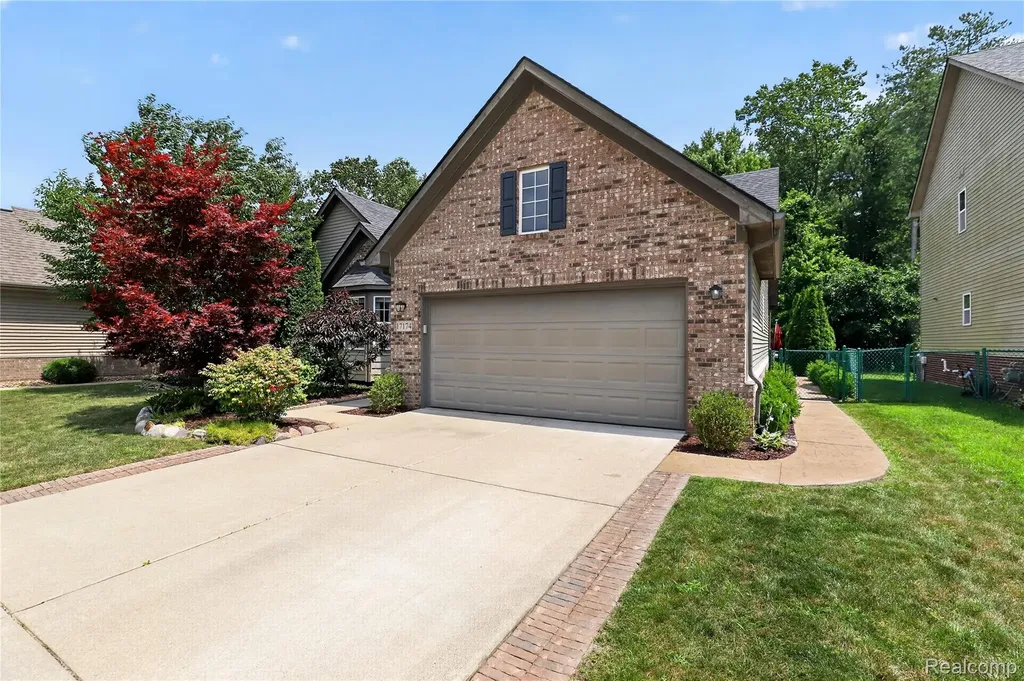 17174 Dew Point Court Brownstown Charter Township MI 48174