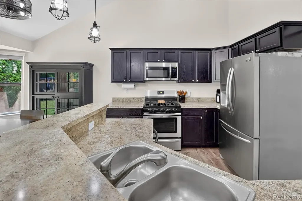 17174 Dew Point Court Brownstown Charter Township MI 48174