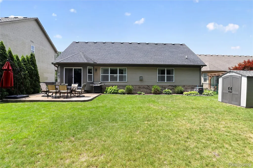 17174 Dew Point Court Brownstown Charter Township MI 48174