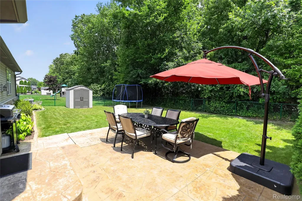 17174 Dew Point Court Brownstown Charter Township MI 48174