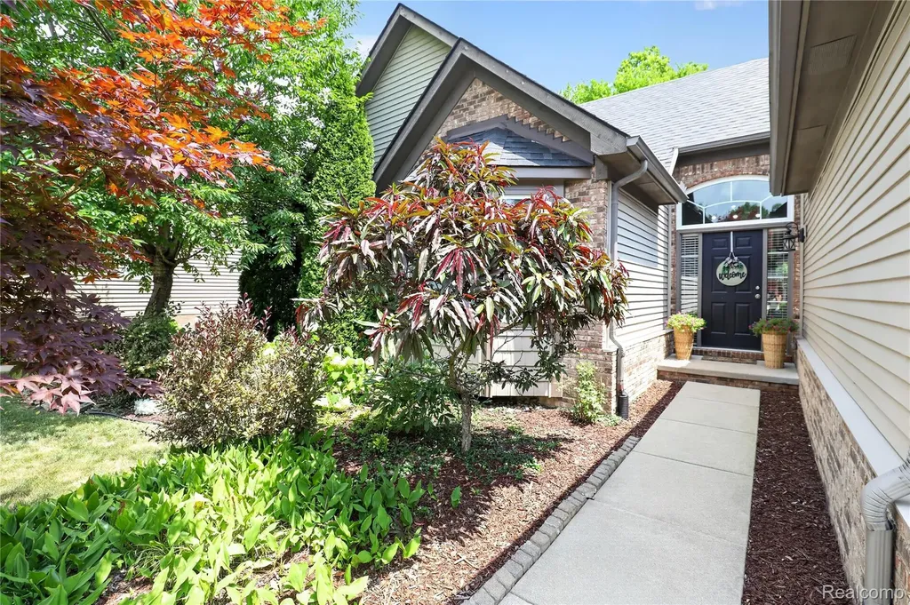17174 Dew Point Court Brownstown Charter Township MI 48174