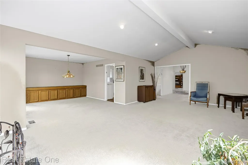 5000 Mirror Lake Court West Bloomfield Charter Township MI 48323