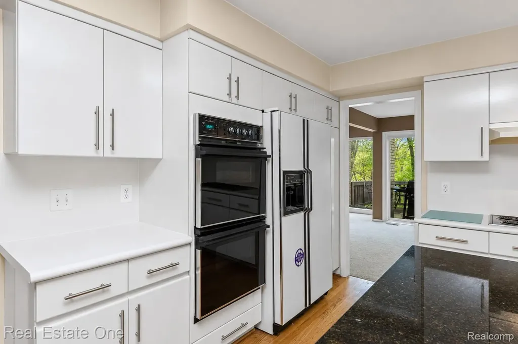5000 Mirror Lake Court West Bloomfield Charter Township MI 48323