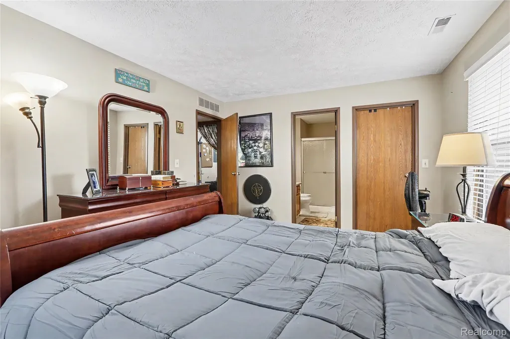 61154 Greenwood Drive South Lyon City MI 48178