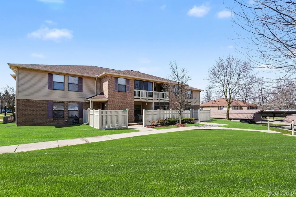 61154 Greenwood Drive South Lyon City MI 48178