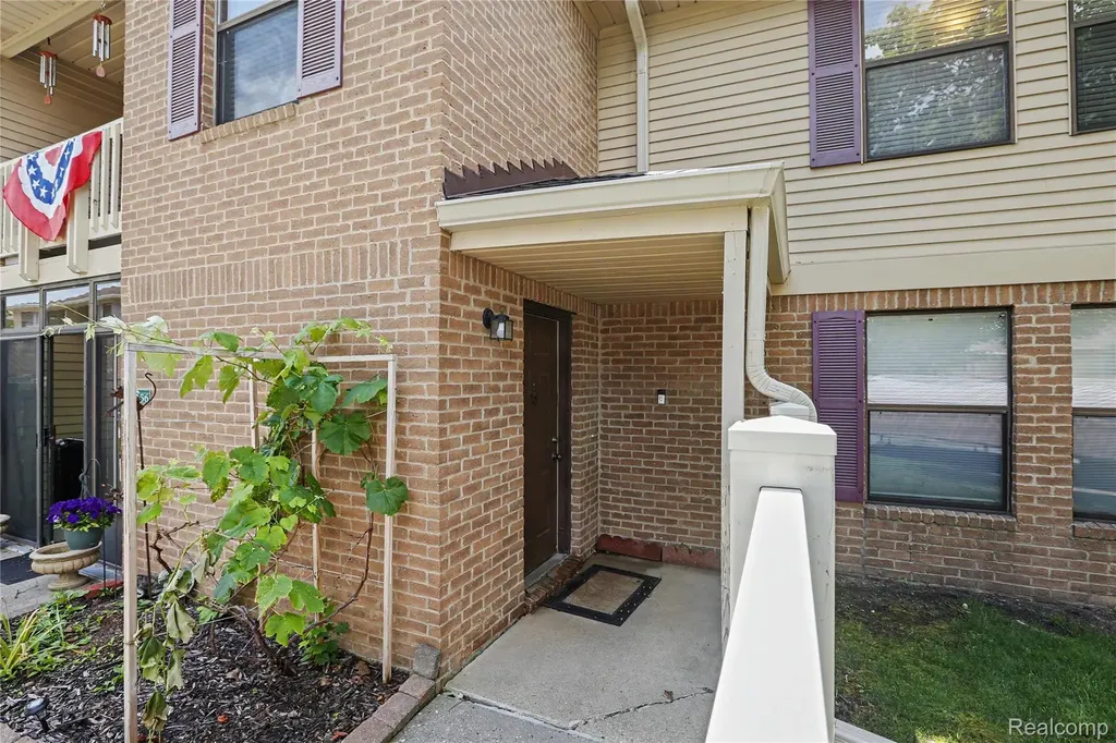 61154 Greenwood Drive South Lyon City MI 48178