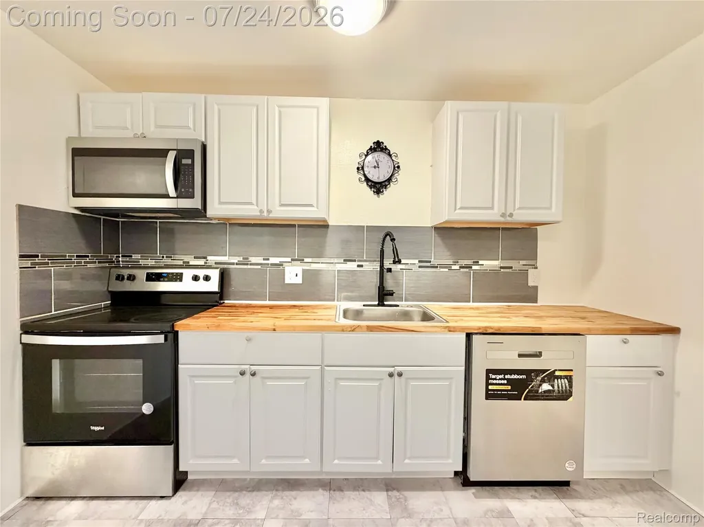 26305 W 7 Mile Road Redford Charter Township MI 48240