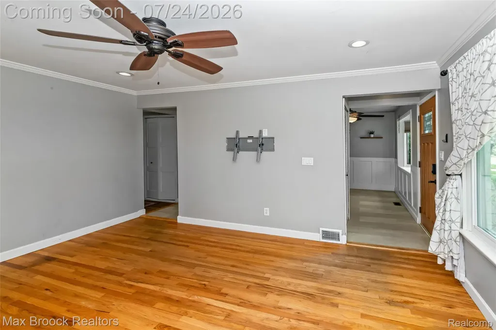 30723 Lonnie Boulevard Westland City MI 48185