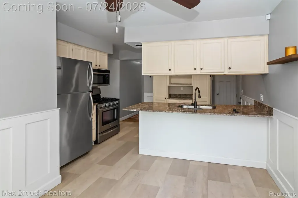 30723 Lonnie Boulevard Westland City MI 48185