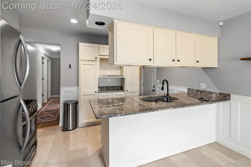 30723 Lonnie Boulevard Westland City MI 48185