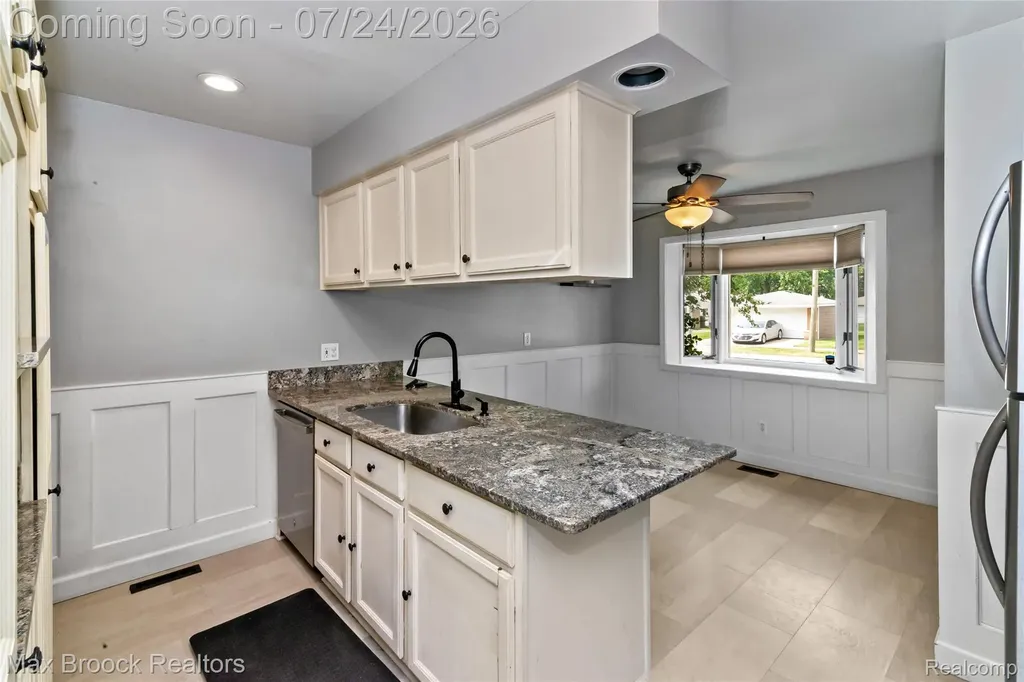 30723 Lonnie Boulevard Westland City MI 48185
