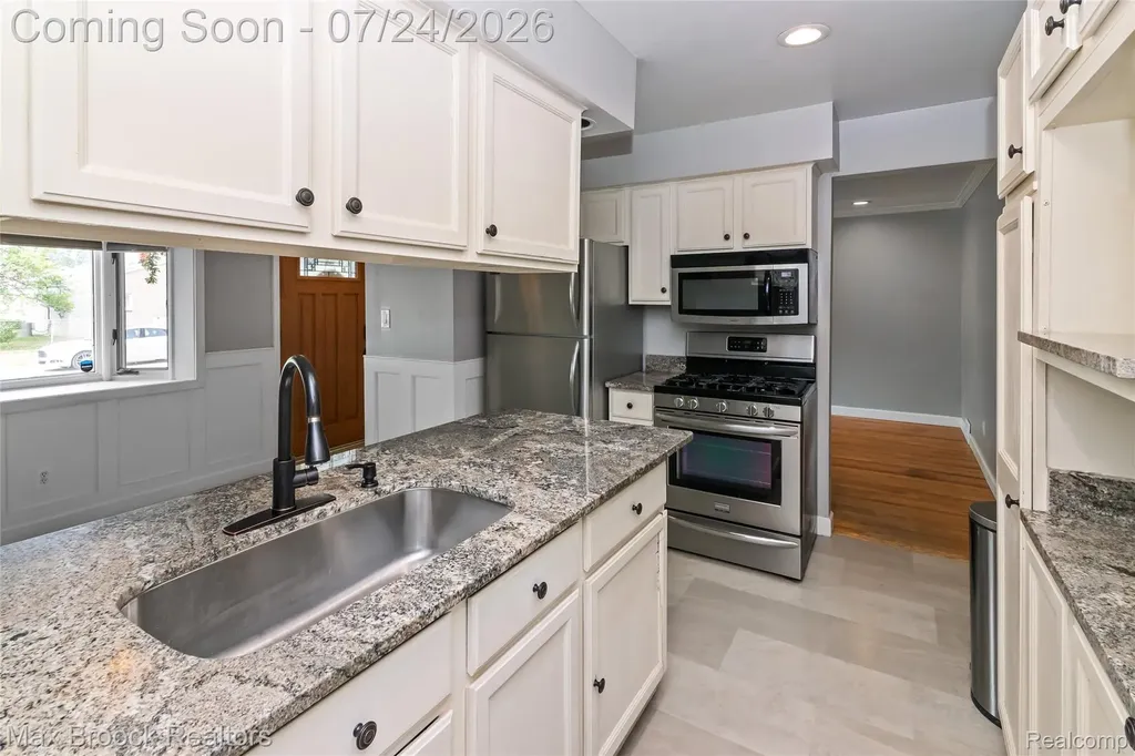 30723 Lonnie Boulevard Westland City MI 48185