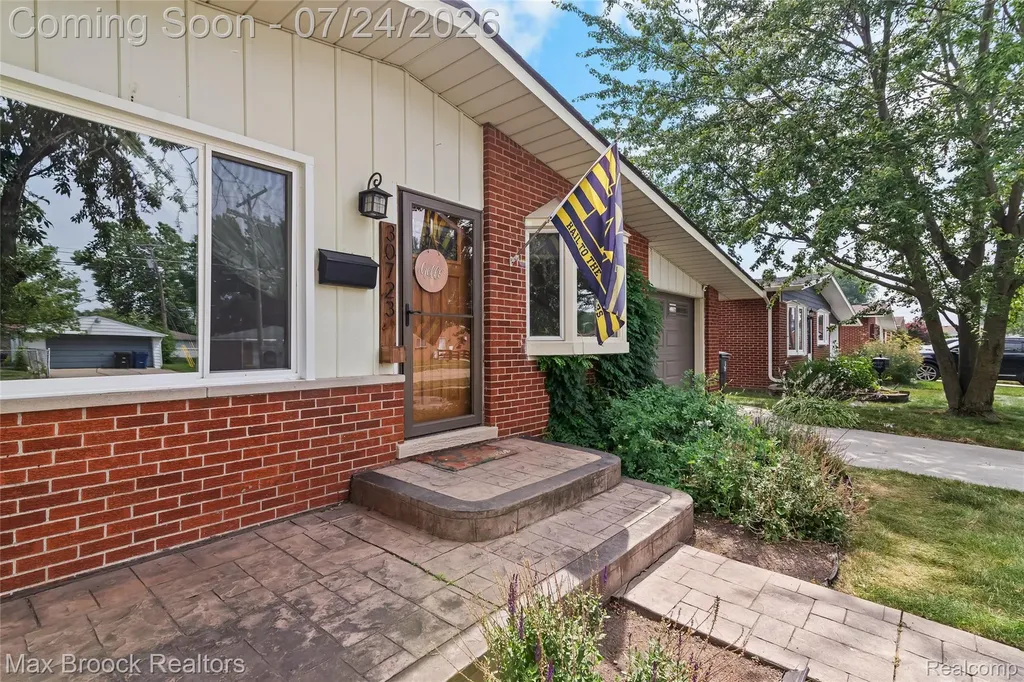 30723 Lonnie Boulevard Westland City MI 48185