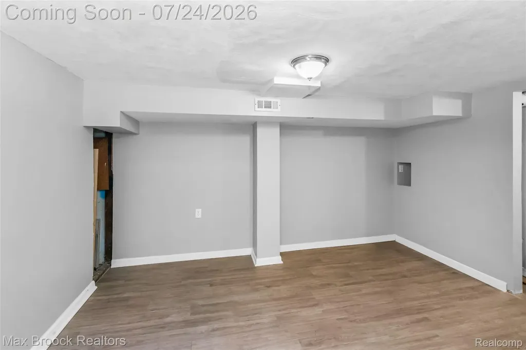 30723 Lonnie Boulevard Westland City MI 48185