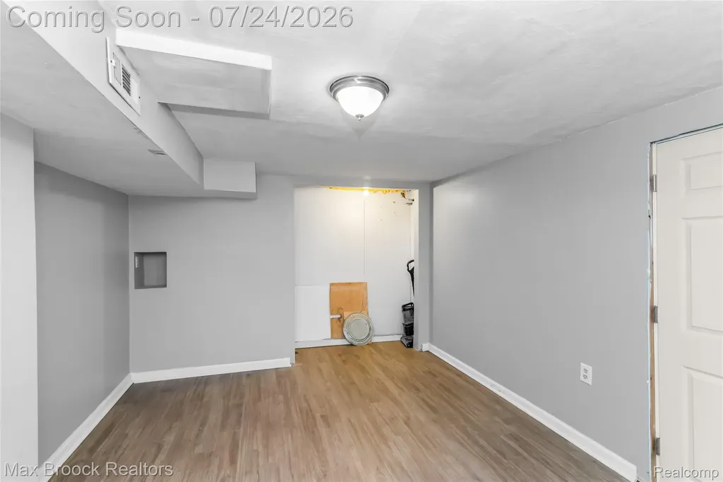 30723 Lonnie Boulevard Westland City MI 48185