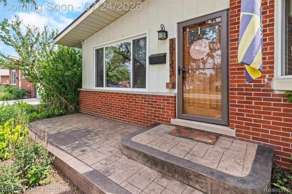 30723 Lonnie Boulevard Westland City MI 48185
